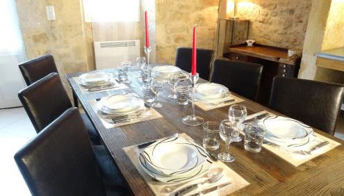 Au Pied du CHÂTEAU - 5 à 11 personnes - Baignade-canoë-piste cyclable à 100 m - Foto 4