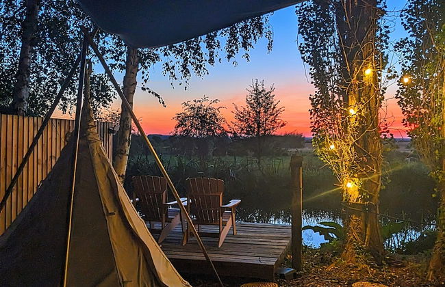 Narrowboat With Hot Tub, Spa, Cruising And More - Photo 34