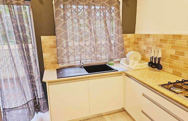 Captivating 3-bed Apartment in Flic en Flac - Photo 6