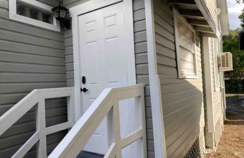 Chic Bungalow Apartment steps from Armature Works & Downtown Riverwalk - Foto 29