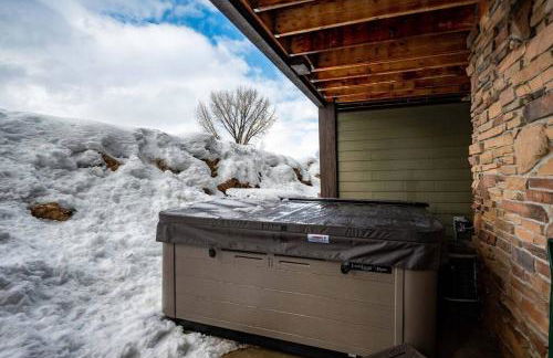 Lakeside Escape with Hot Tub - Foto 5