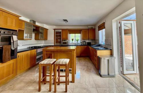 Gt. Marlow TownHouse- Families, Pets & Contractors - Photo 3