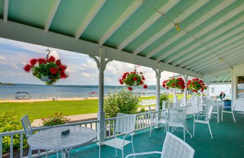 Portage Lake Condo with Deck and Pool Access! - Foto 23