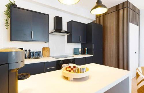 Central Location 3BR Home on Gladstone Street - Photo 18