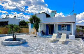 Unique Beachfront Cottage House - Private Garden - Foto 9