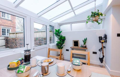 Foden's House by YourStays - 2 Bedroom Cottage in Sandbach with gorgeous dining room extension, High end finish - Foto 24