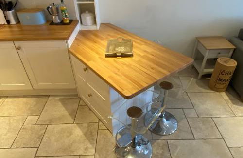 Reduced rates for this month! Beautiful cottage, 3 stories high with upstairs courtyard and set in an amazing location! The fantastic newly developed Town Mill with restaurants and craft shops on your doorstep Also only 2 minutes to the sea! , Sleeps 4 - Photo 5