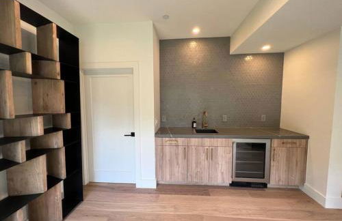 The Arts House - Private and Gated Home in Silver Lake with Pool & Views - Photo 23