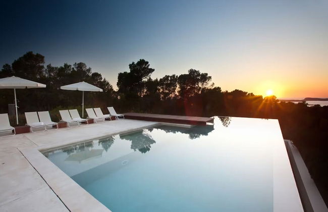 Beautiful Villa in Inviting Space - Foto 24