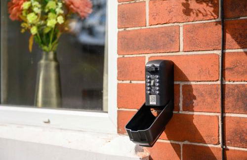 Metrolink Steps Away • Fast City & Airport Links - Foto 32