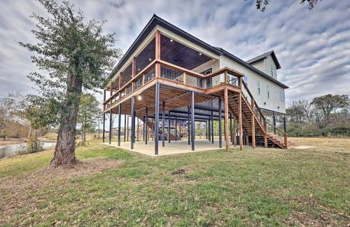 Lavish Riverfront Escape with Gas Grill! - Foto 42