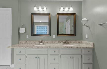 Sleeps 22, Lakefront w/ Private Dock & Pool, 2 Houses Lake Living by Avantstay - Foto 100