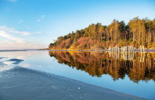 Stunning Views from this Waterfront Condo - Foto 27