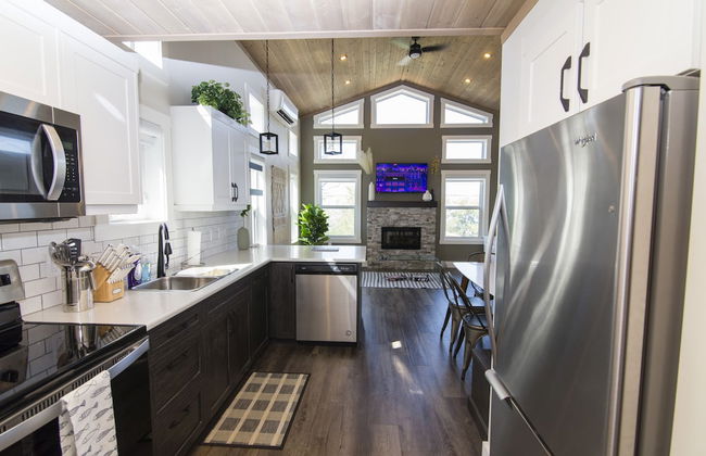 Luxury Loft Cottage In Manitou Beach - Photo 4