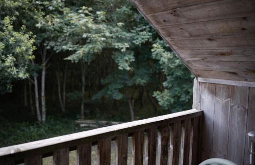 Lilly Lodge; nestled within the forest. - Foto 6