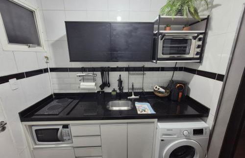 Studio completo e aconchegante com vaga de garagem - Foto 11