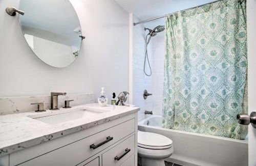 Near Beaches and Dtwn Falmouth Family Home with Deck - Foto 19