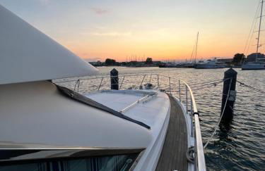 Yacht à quai, suite et cabines, 2 à 8 pers, Sète - Foto 1