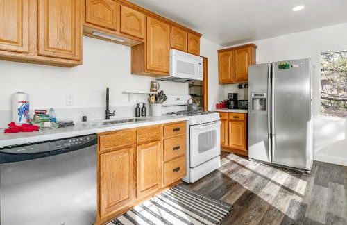 Family Fun Cabin - Mountain home with Game Room, Hot Tub and Lake Views! - Foto 18