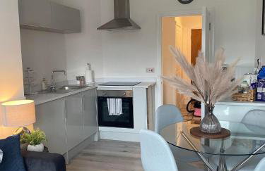 The Retreats 2 Kenfig Hill Pet Friendly 2 Bedroom Flat with King Size bed twin beds and sofa bed sleeps up to 5 people - Foto 5