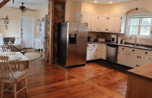 Hillside Haven: Luxe Farm Escape - 5BR-2 King Beds - Foto 19