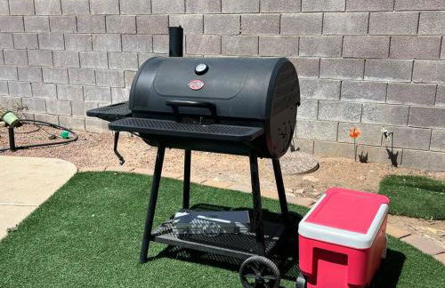 4BR Family Home, Private Pool & BBQ, Near Strip - Foto 26