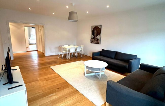 Luxury Apartment in City - Photo 13