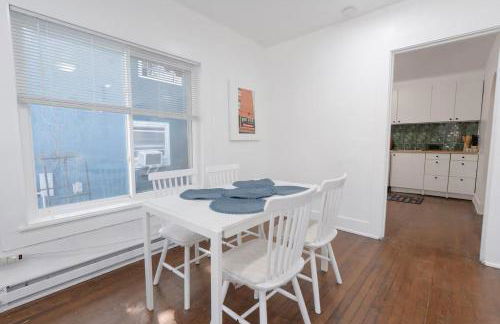 Modern 2-Bedroom House with Free Parking and Convenient Location - Foto 7