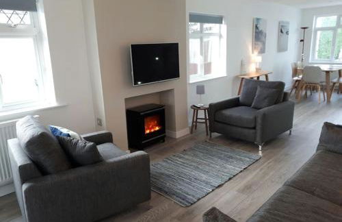 Modern Seaside House with Hot Tub - Foto 27