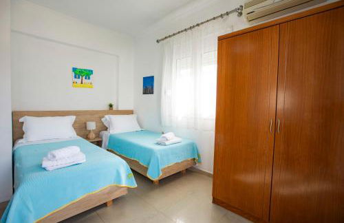 Seascape Village - Spacious 3-Bed Apartment with Private Garden and Parking - Foto 9