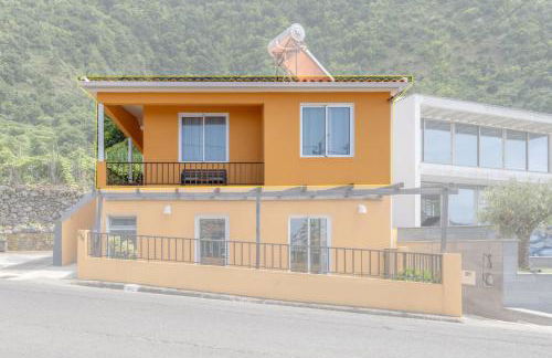 Coastal São Vicente Mountain & Sea View Hideaway with Free Parking - Foto 34