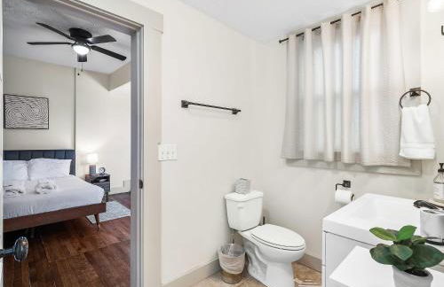 Carriage Manor - Sun Soaked 1BR - Close to CCF - Foto 22