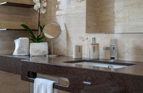 Luxury Vau Beach Villa with Private Heated Pool - Foto 14