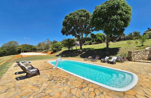 Chalés Vila Carrancas - Ao lado do centro com piscina, cozinha completa e muita tranquilidade - Foto 68