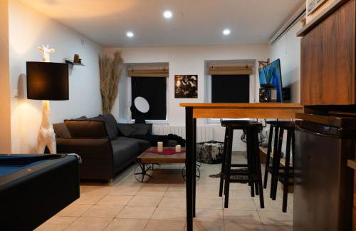 Perle d'eau-Love Room-Jacuzzi-Sauna-Proche Montbéliard et Belfort - Foto 8