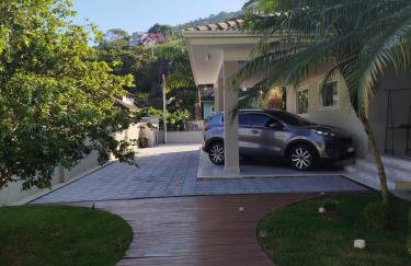 Casa Teresópolis perto do centro com três suítes e piscina - Foto 15