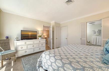 Walkable to Beach, Restaurants, Entertainment! - Photo 18