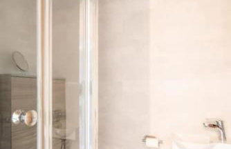 Spacious 2 Bedroom Apartment near Seafront - Photo 13