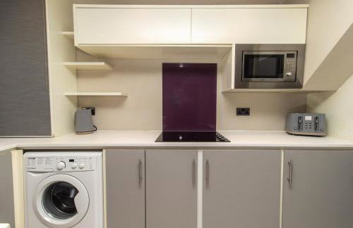 Free Driveway Parking, 3 Double Bedroom House, Quiet Private Estate, Fast WIFI, Ideal for Long Term Contractor, etc Stays, 3 miles 7 mins drive to Nissan, 15 mins to Sunderland Newcastle, Regular Housekeeping Options - See Our Site for Assurance - Foto 13