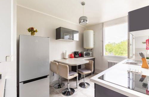 Appart T3 Bien situé a Bourges + Wifi - Foto 4