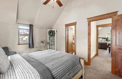 Black Bear Cabin with Hot Tub - Foto 7