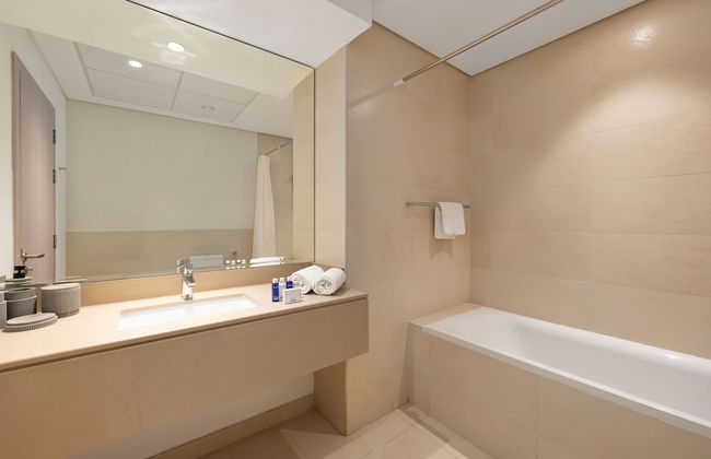 Maison Privee - Chic Apt on Yas Island cls to ALL Main Attractions - Photo 12