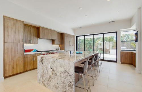 Stunning Modern Home with Mountain Views and Private Pool, Spa and Grill Dog ok - Foto 12