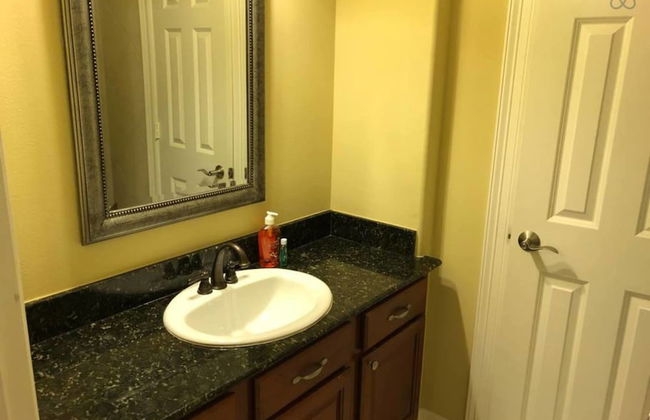 4 Story Rooftop - Executive Corporate Housing - Photo 15