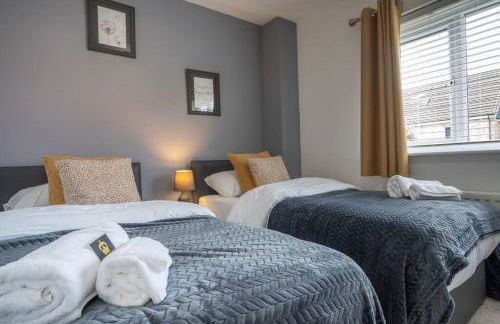 Stunning 3 bed House - Nr Kings Mill Hospital - 2 Parking Spaces, Wifi & Garden - Foto 2