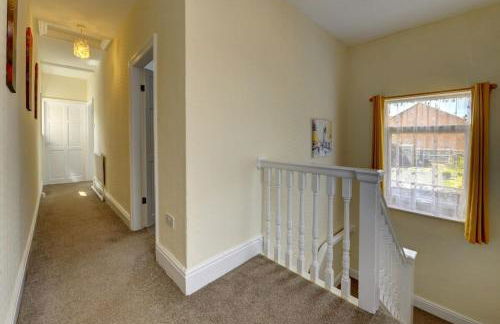 5 bedrooms, sleeps up to 16, secure parking space & comfort - Foto 28