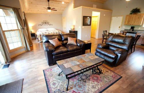 Lakefront Cozy Cabin with Hot-tub in Carbondale, Illinois - Foto 8