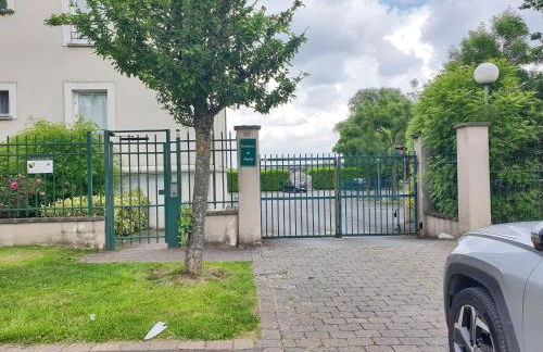 DiscoveryHome 4Pers Disneyland Paris à 10 min bus, Free Parking, Outlet Shopping, Village Nature - Foto 11