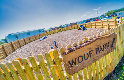 River Lodge Platinum Plus Holiday Home with River Views, Free Wifi & Netflix - Foto 24