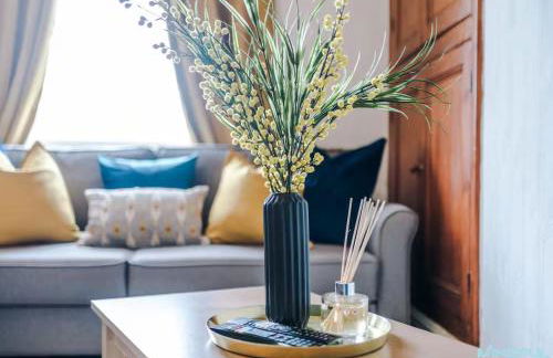 5BR House, Sleeps 10 guests - Free Parking - Business & Contractor Stays - Foto 36